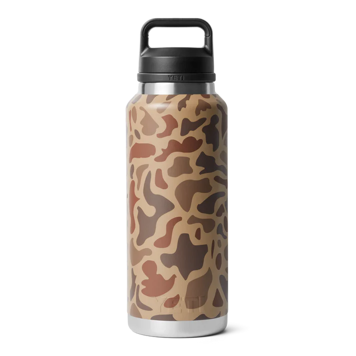 YETI Rambler® 46 oz Flasche (1,3 l) mit Chug-Verschluss Wetlands Camo