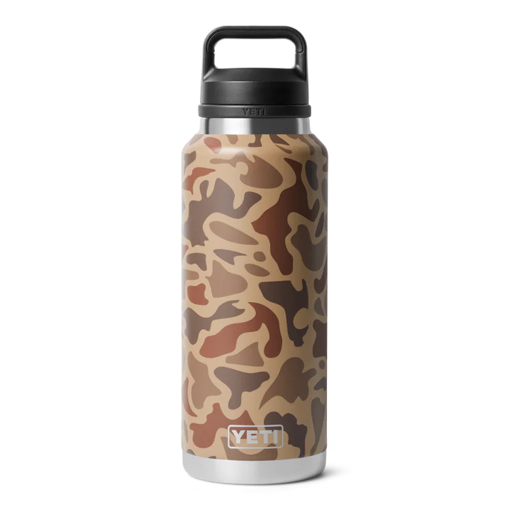 YETI Rambler® 46 oz Flasche (1,3 l) mit Chug-Verschluss Wetlands Camo