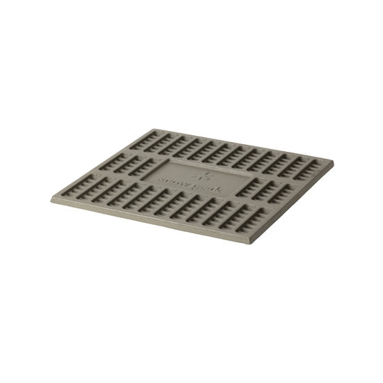 Snow Peak Fireplace Coal Bed L – Gusseiserner Kohleeinsatz für gleichmäßige Hitze