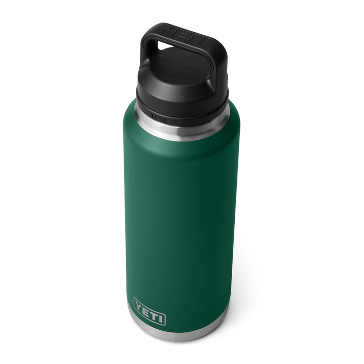 YETI Rambler® 46 oz Flasche (1,3 l) mit Chug-Verschluss Black Forest Green