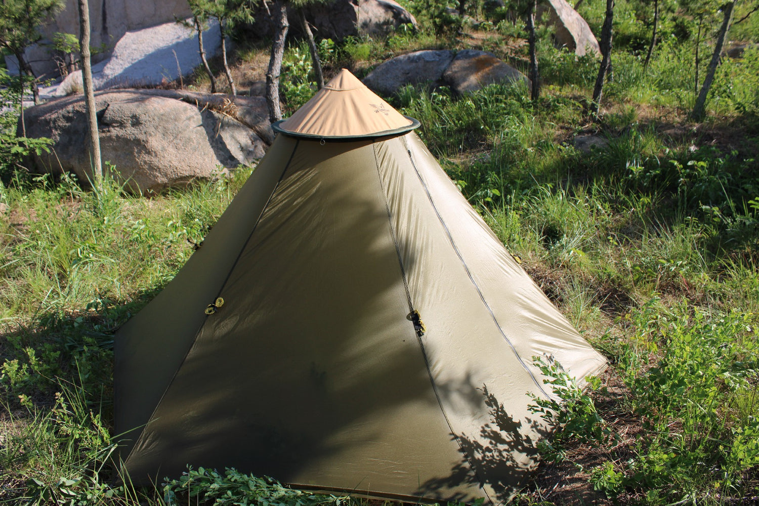 Wildnester Aegis 3-in-1 Zelt – Poncho, Sonnenhut und Ultraleichtzelt 930gr