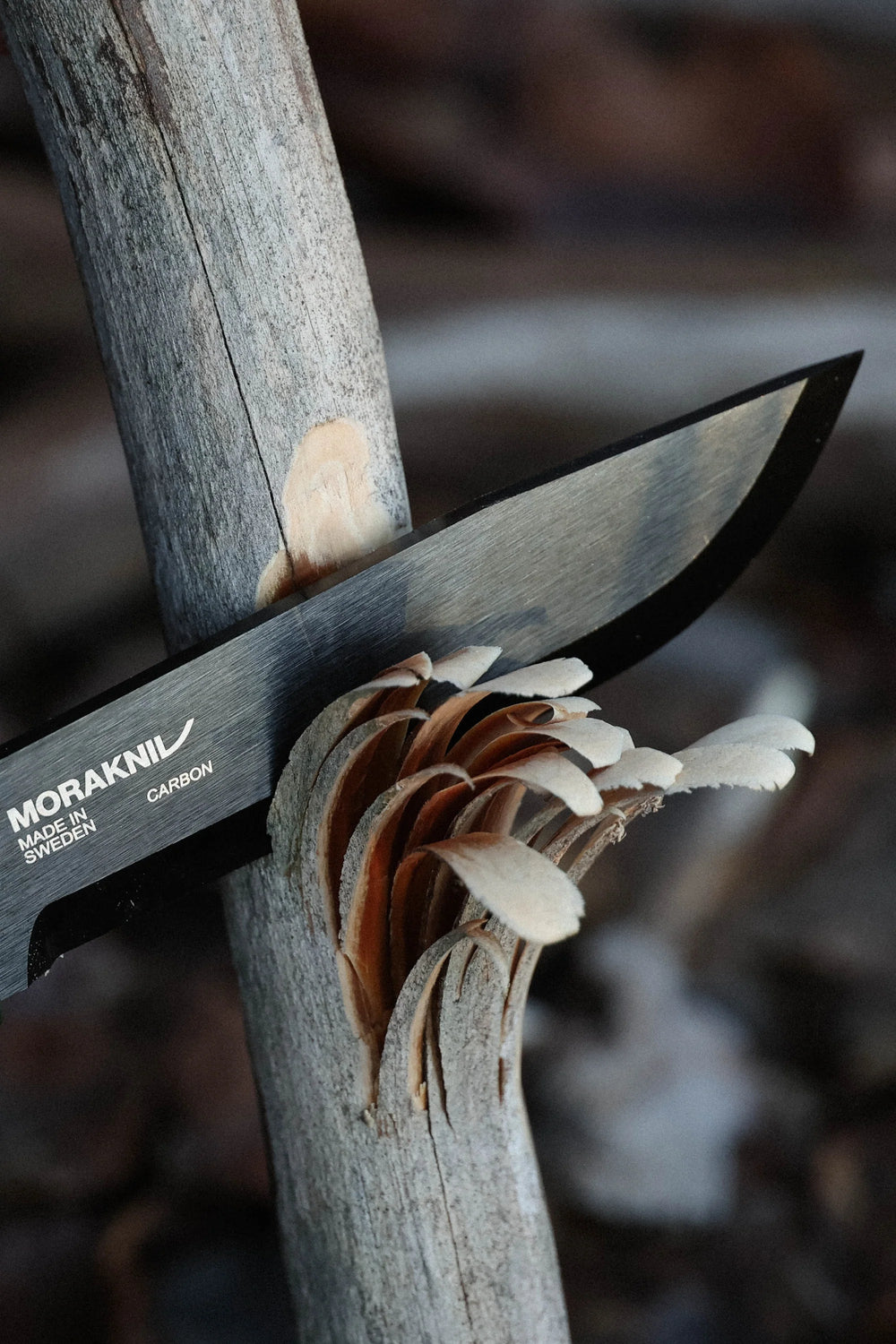 Morakniv Garberg Black Blade (C) – Full-Tang Carbonstahl Bushcraftmesser mit DLC-Beschichtung